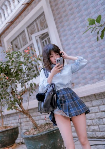 韩国年轻漂亮岳每4乱理