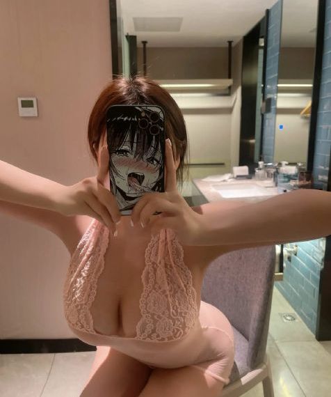 巨大女英雄